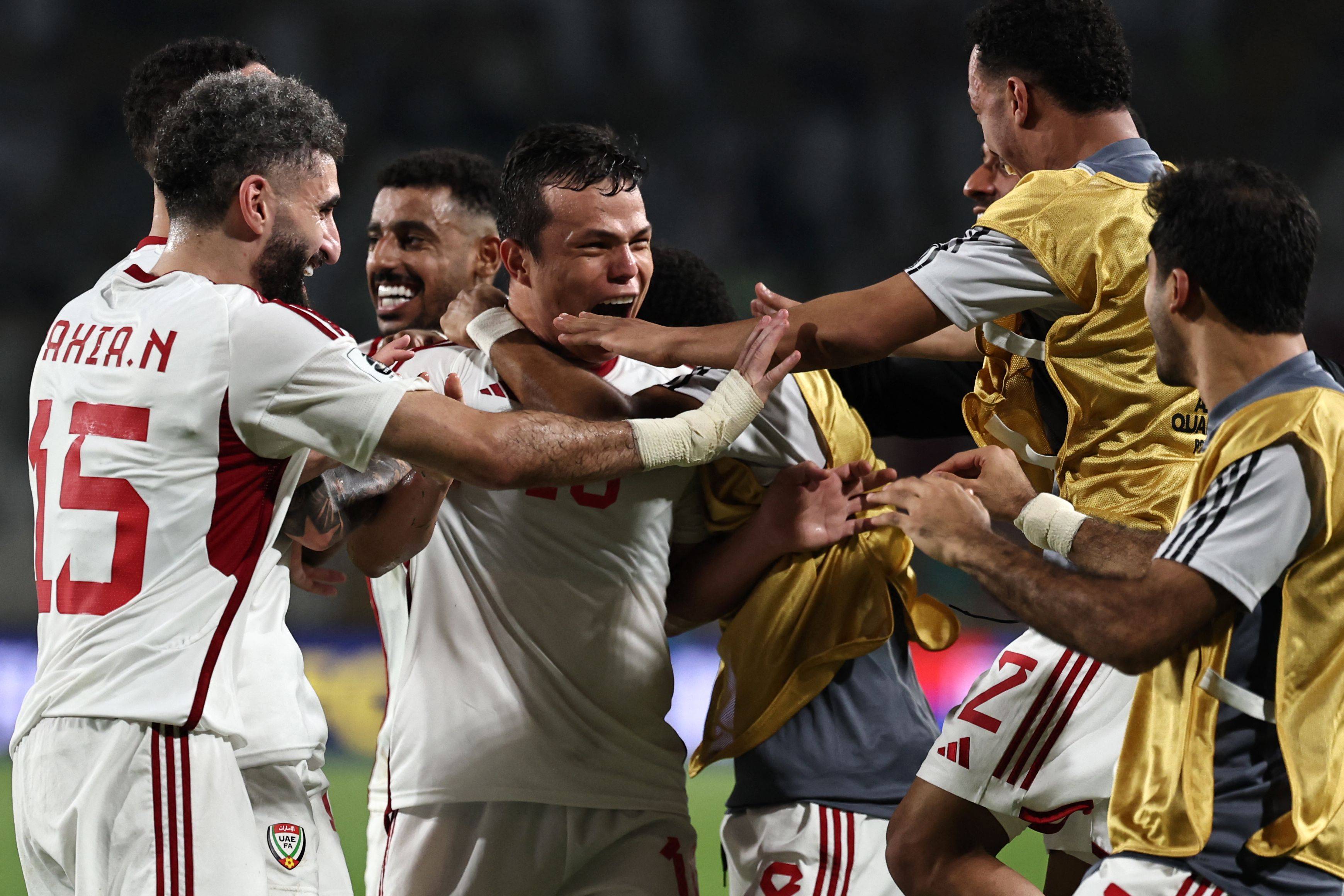 雷火电竞入驻-精彩绝伦！球队全面压制对手取胜