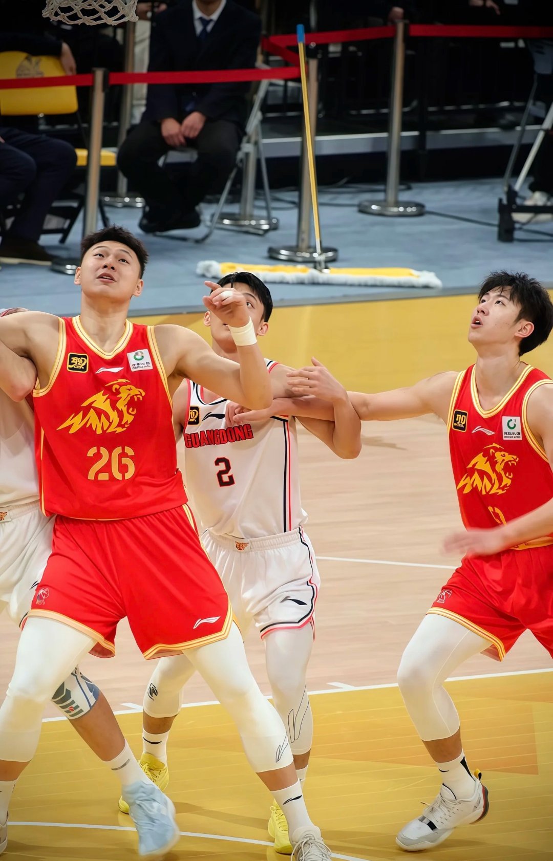 关于篮球冠军战角逐激烈，血拼到底的信息