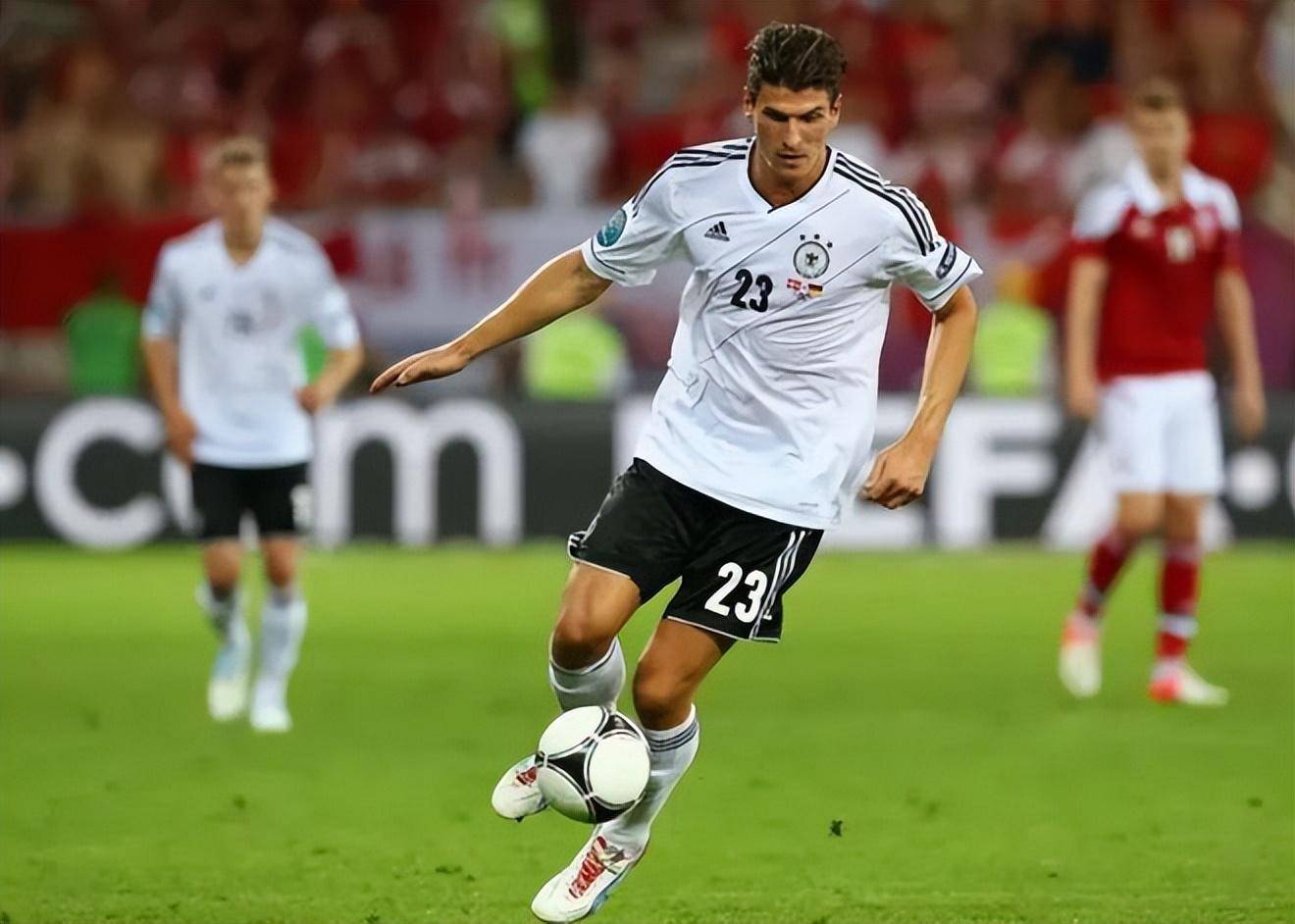 欧国联赛事精采绝伦，球队实力占尽优势的简单介绍