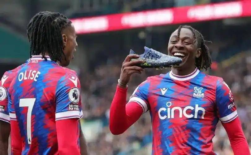 包含热刺客场惨败水晶宫，遭遇后防崩盘的词条