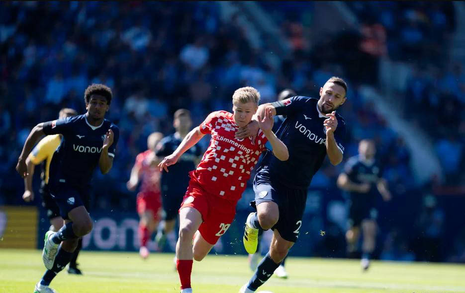 关于波鸿绝杀击败沙尔克，冲击前四有望的信息