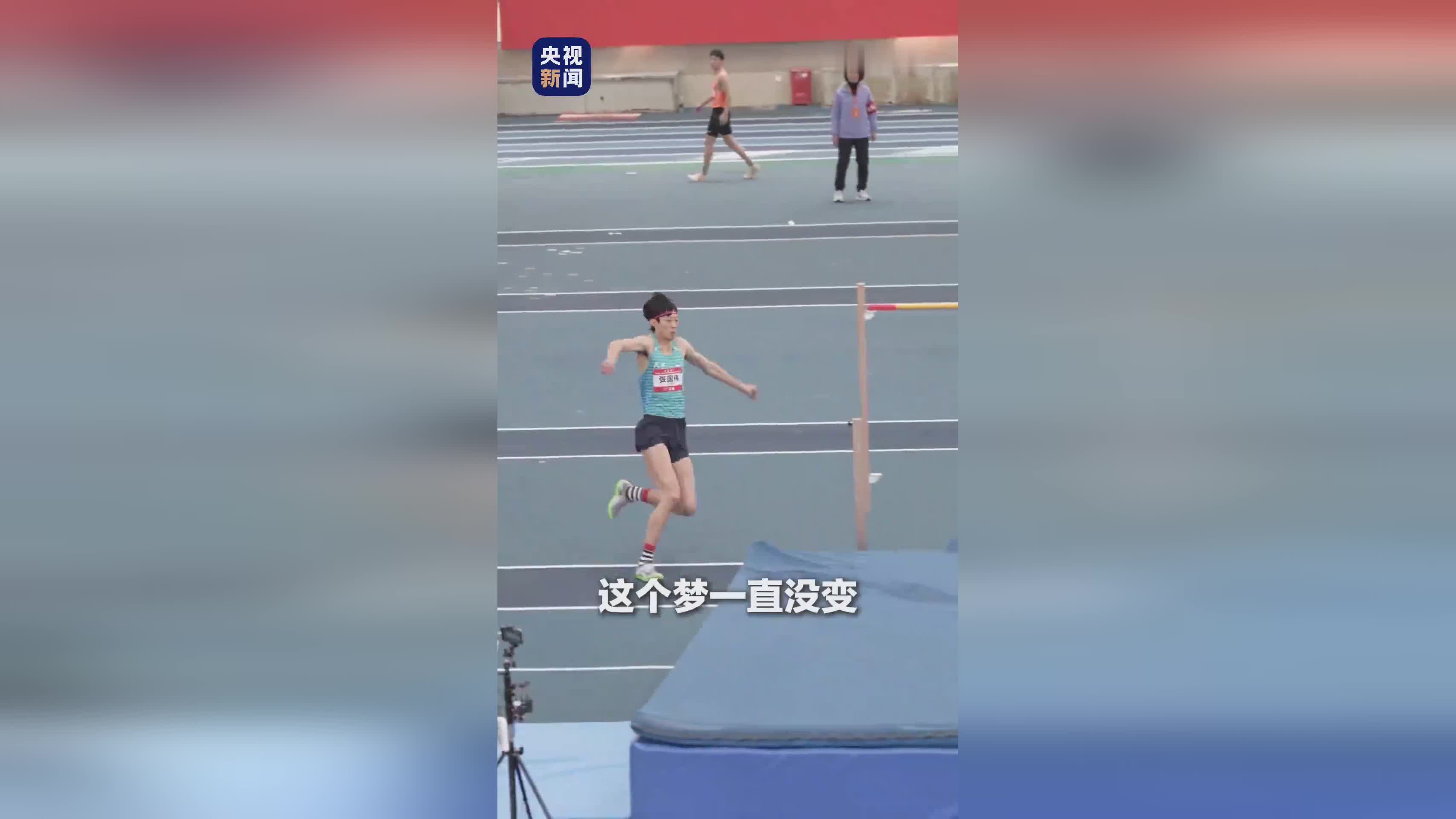 运动员状态失常，紧急被救离场