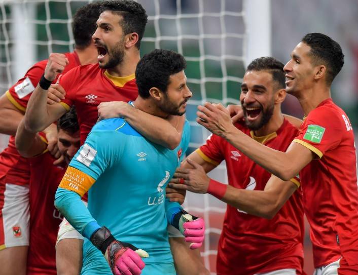 雷火电竞网站-足球盛宴进入高潮，全力以赴争夺胜利宝座的简单介绍