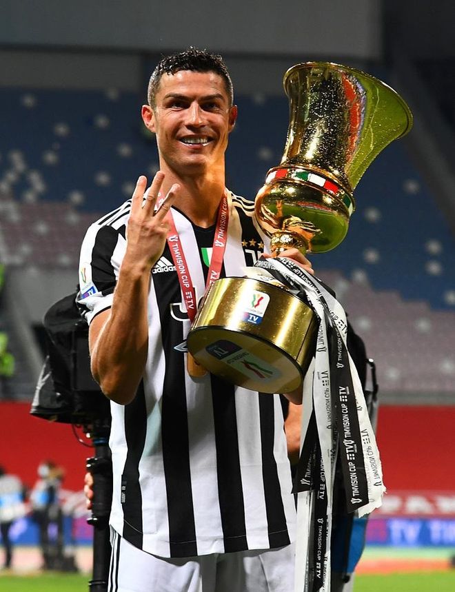 包含尤文图斯成功突围，晋级下一阶段的词条