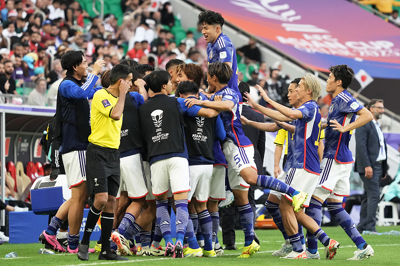 包含韩国球队斩获胜利，跻身八强的词条