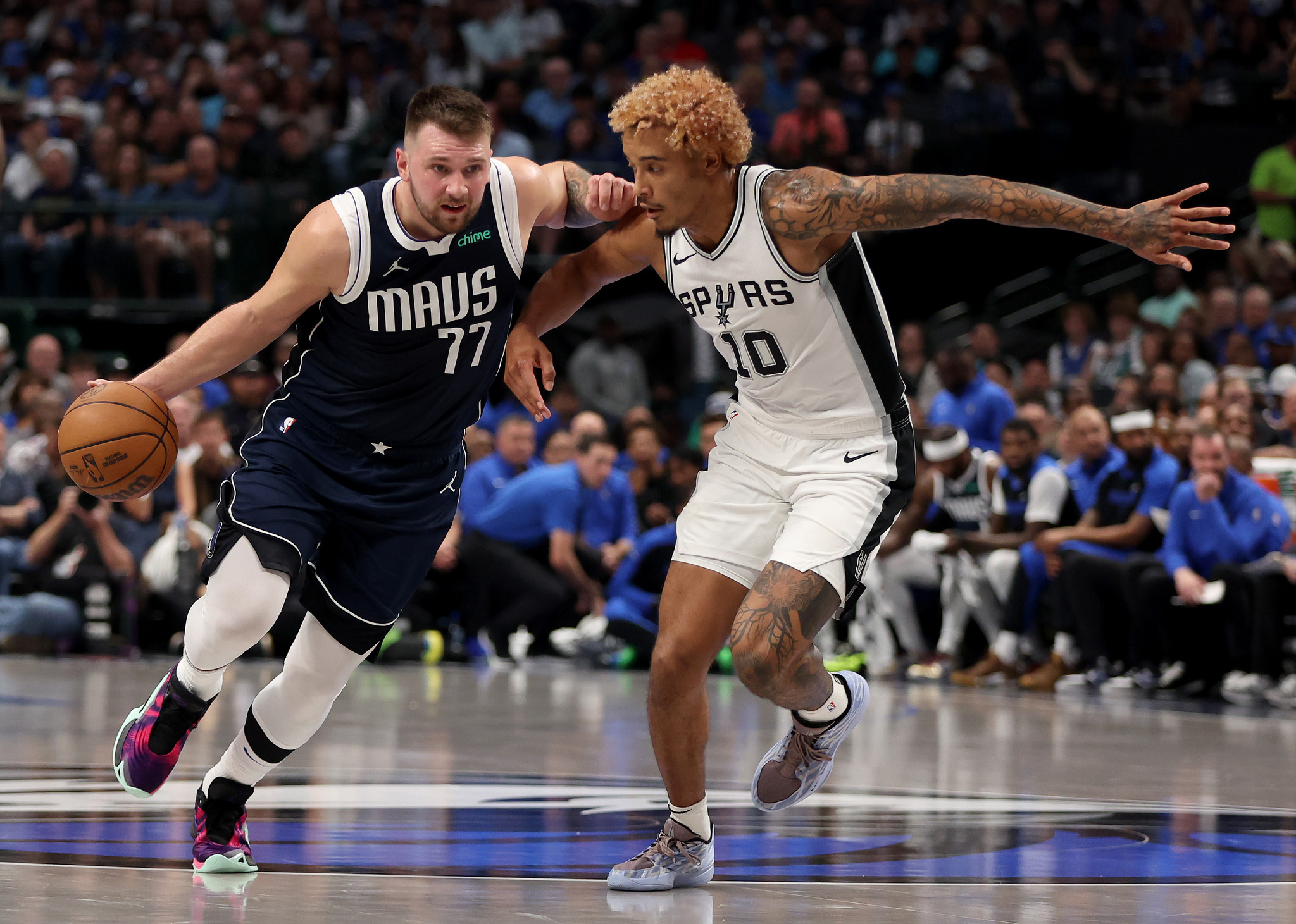 独行侠碾压马刺，利拉德带队取胜的简单介绍