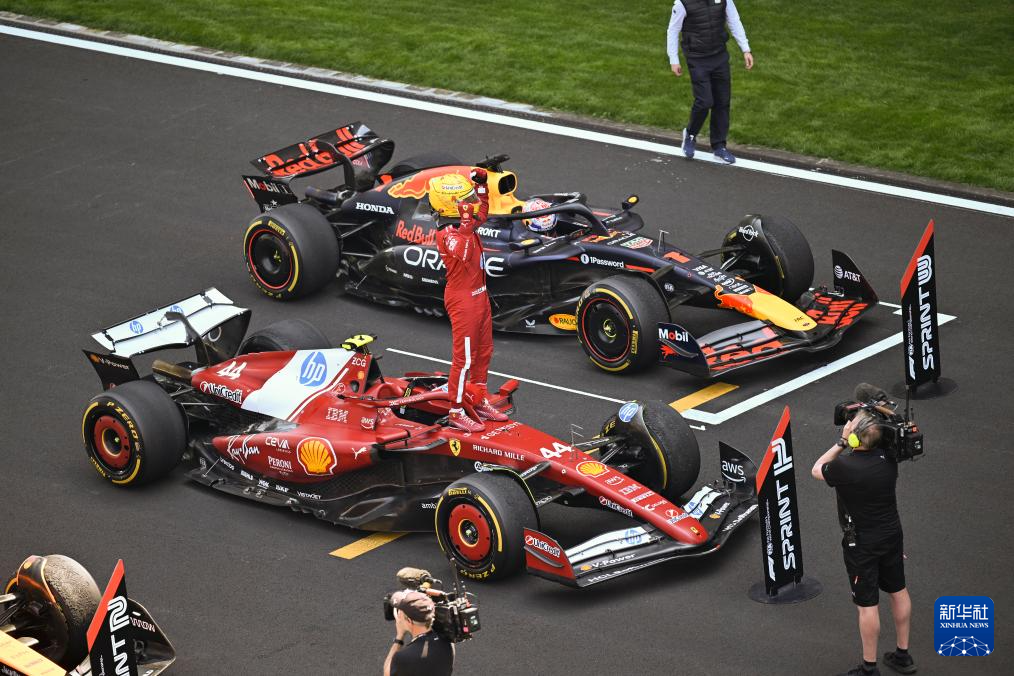 雷火电竞-红牛车队鏖战迈凯伦，汉密尔顿高光表现的简单介绍