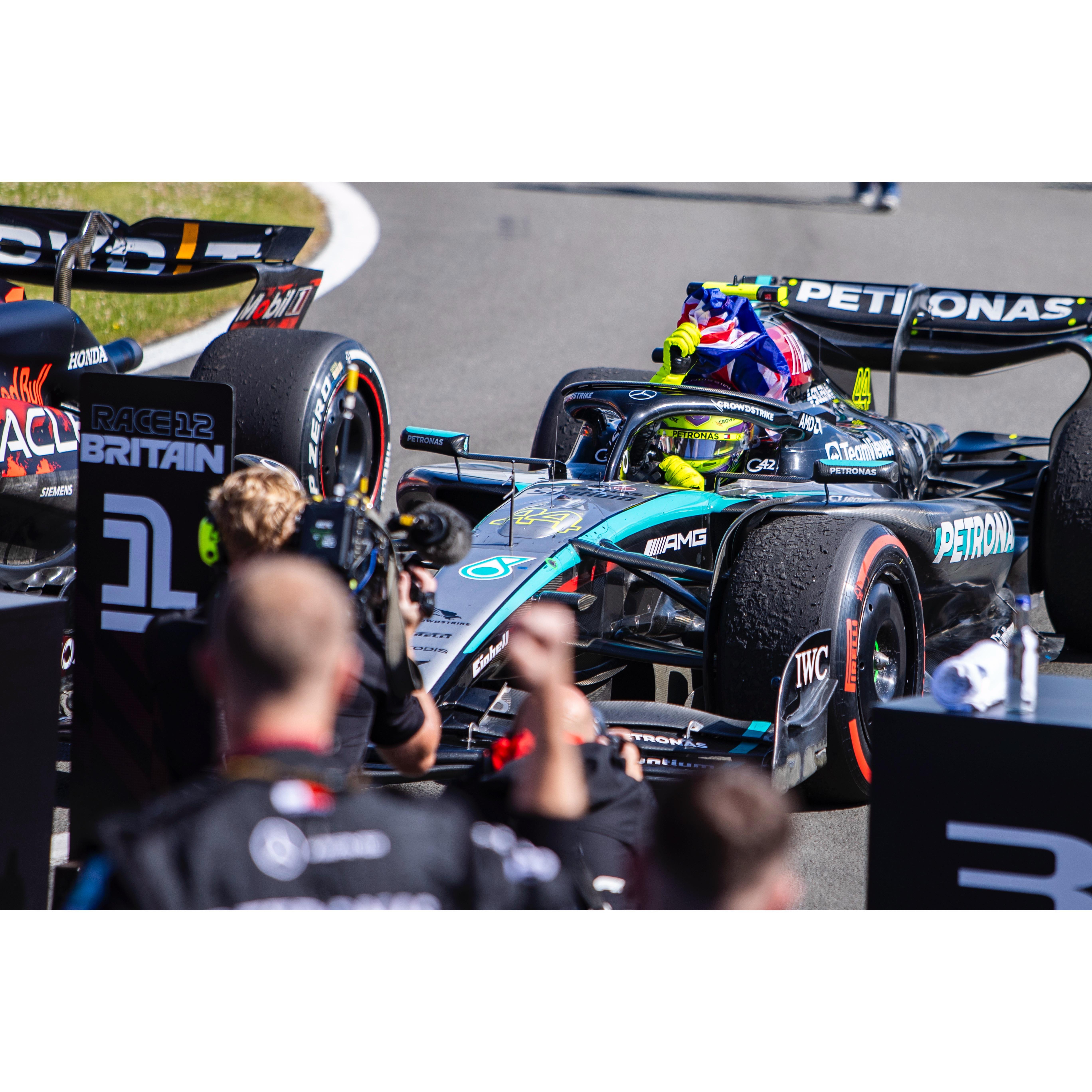 红牛车队鏖战迈凯伦，汉密尔顿高光表现的简单介绍