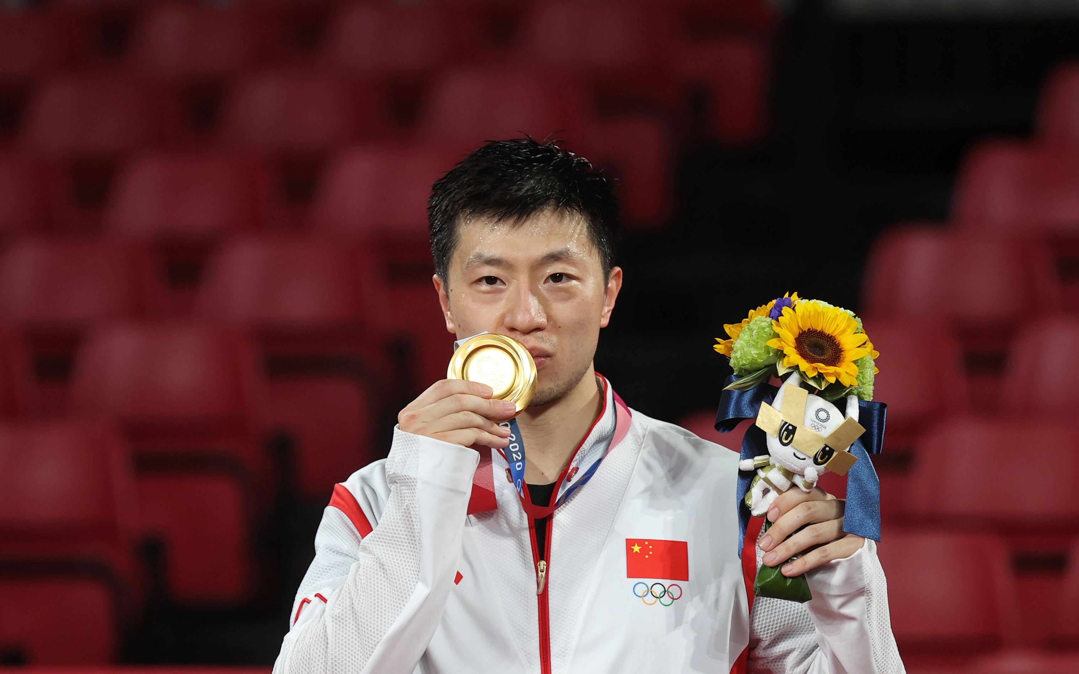 法国队逆转瑞典队，马龙高光表现