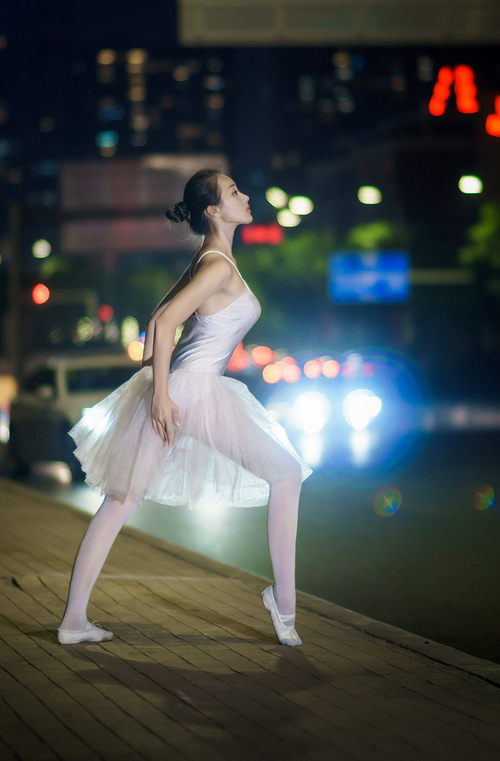 虚拟穹顶，当伦纳德在元宇宙德比中撕碎界限