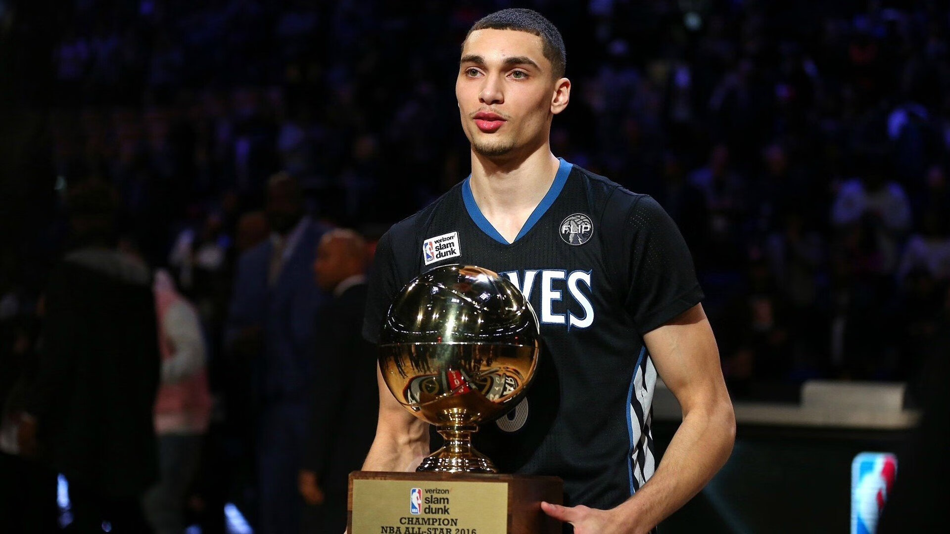 跨洋对决，独行侠末节翻盘山西，约基奇三双导演胜利